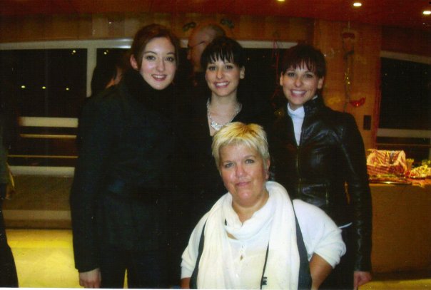 3 Cristallines au cot� de Mimi Mathy pour un tournage de Jos�phine Ange Gardien.